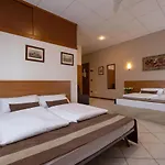 La Mimosa لاتيزي