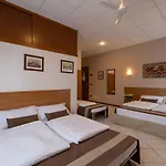 La Mimosa بيت ضيافة لاتيزي
